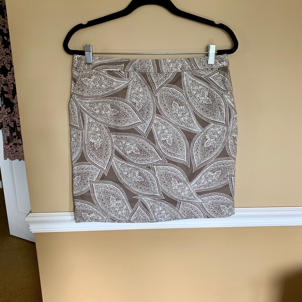 ⬇️ Banana Republic Paisley Denim Skirt
